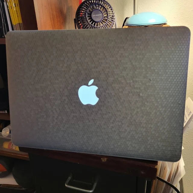 Real Customer Using Metallic Honeycomb Vinyl Skin on Apple Macbook